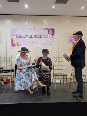 dwie kobiety i męzczyzna