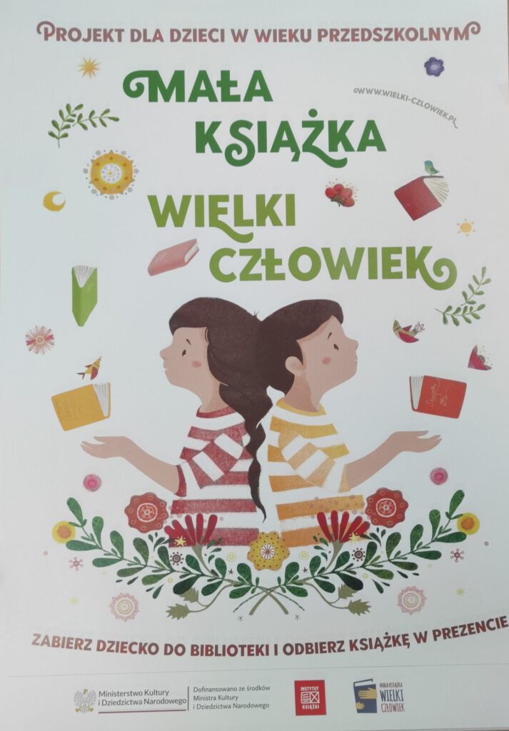 Plakat akcji czytelniczej dla dzieci w wieku przedszkolnym "Mała książka, wielki człowiek" przedstawiający dwoje dzieci z książkami i logotypy patronów akcji.