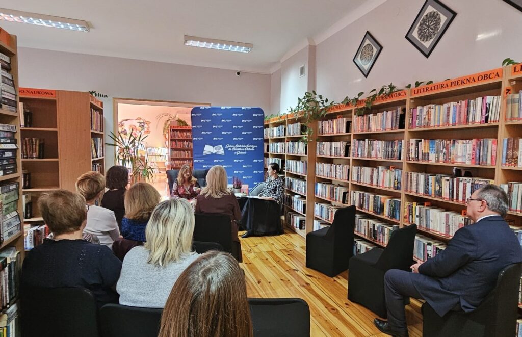 uczestnicy spotkania autorskiego z Magdaleną Kordel